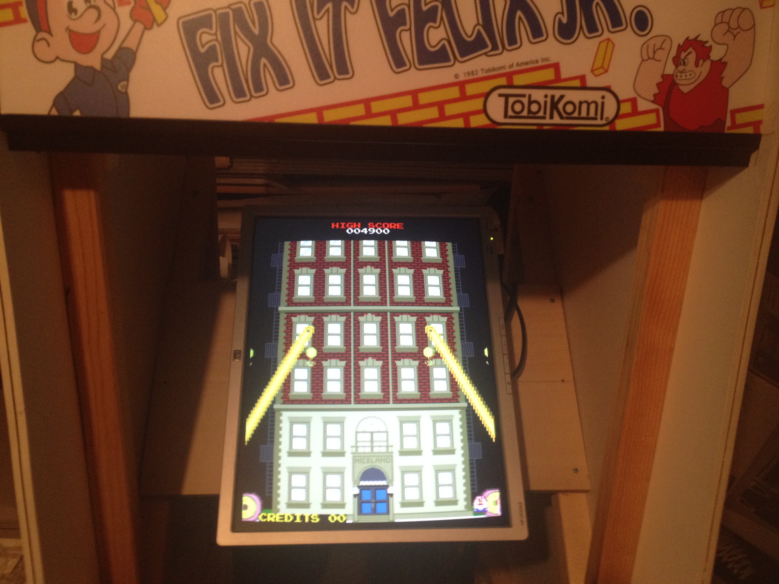 Attract mode of fix it felix arcade